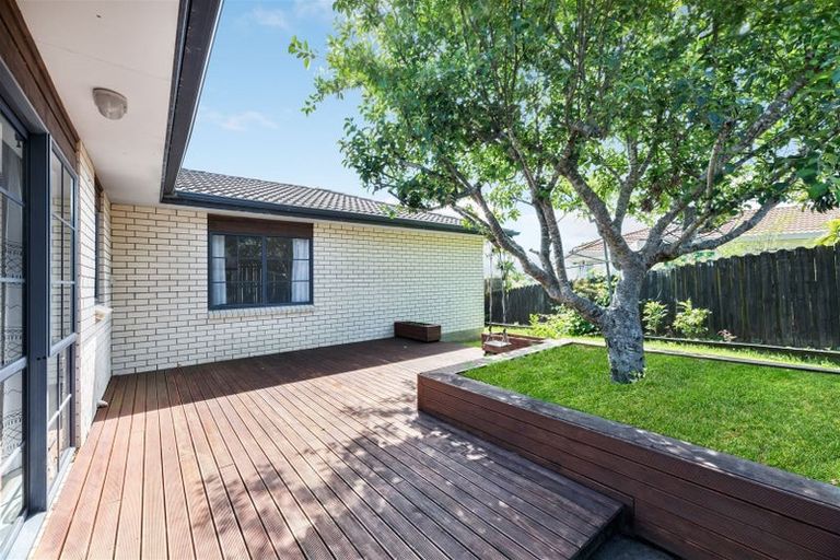 Photo of property in 85 Buscomb Avenue, Henderson, Auckland, 0610