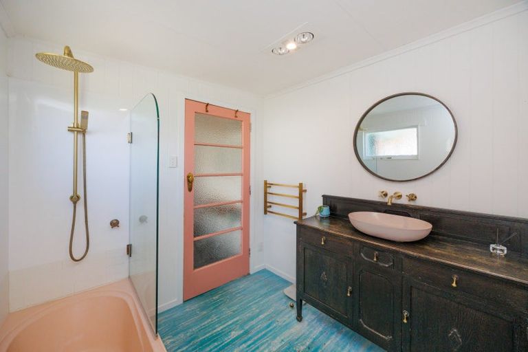 Photo of property in 16 Chrystal Street, Foxton Beach, Foxton, 4815