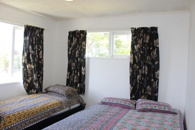 Photo of property in 1/2 Tiri Tiri Road, Birkdale, Auckland, 0626
