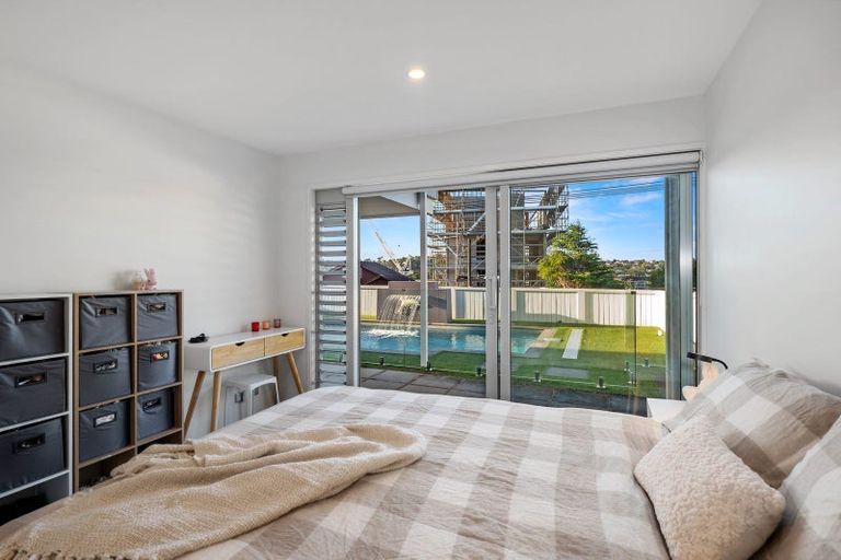 Photo of property in 15 Beechwood Road, Rothesay Bay, Auckland, 0630
