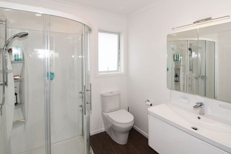 Photo of property in 2 Routhan Way, Carterton, 5713