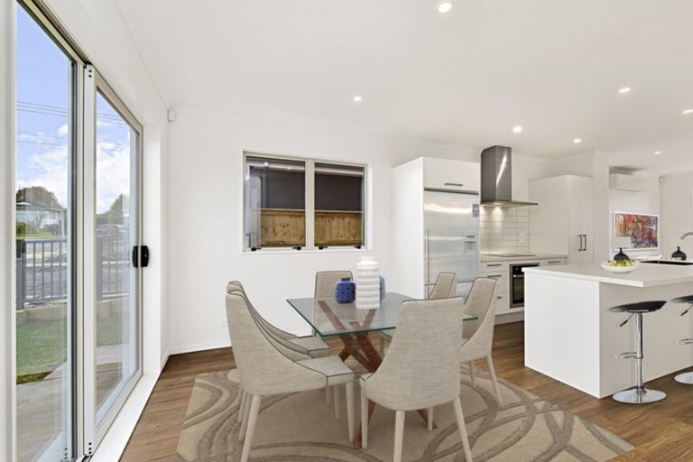 Photo of property in 3 Nectarine Way, Massey, Auckland, 0614