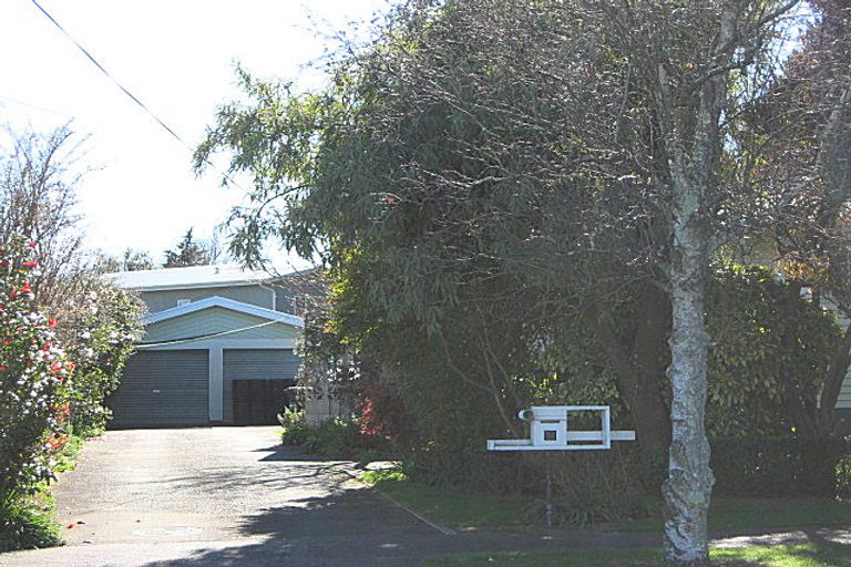 Photo of property in 11 Gardiner Place, Havelock North, 4130