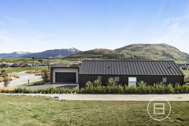 Photo of property in 52 Cunninghams Drive, Jacks Point, Queenstown, 9371