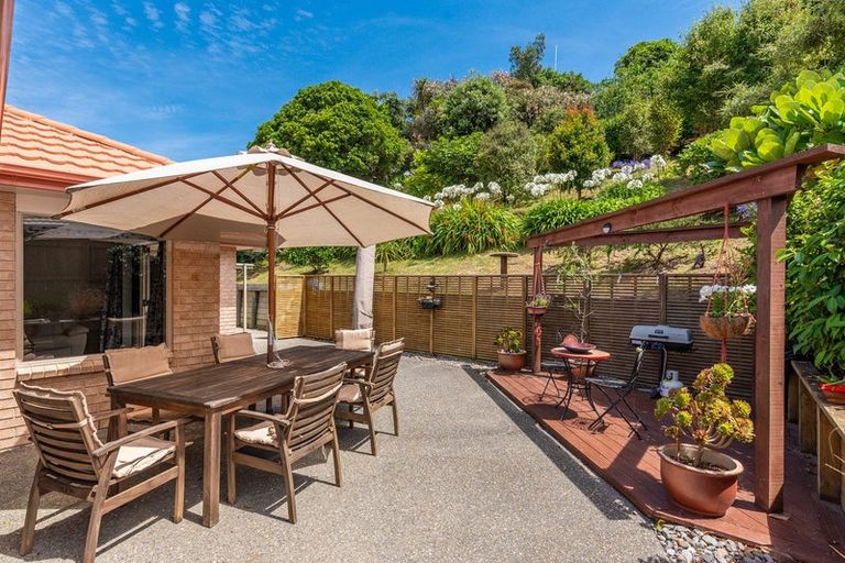 Photo of property in 8 Leanne Way, Waikanae Beach, Waikanae, 5036