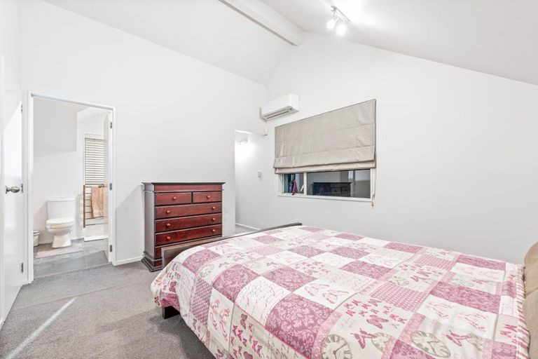 Photo of property in 305 Royal Road, Massey, Auckland, 0614