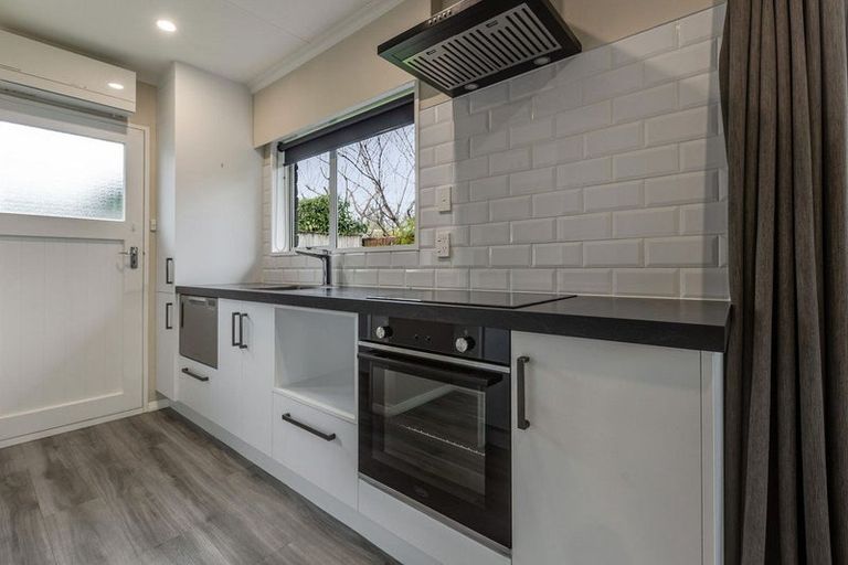 Photo of property in 12d Colombo Street, Hokowhitu, Palmerston North, 4410