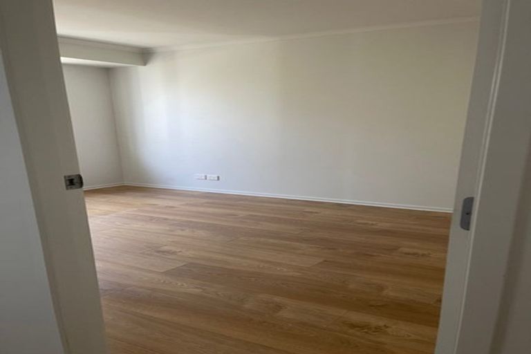 Photo of property in 25 Ambassador Glade, Orewa, 0931