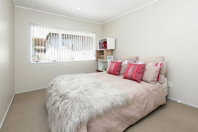 Photo of property in 1/71 Frank Nobilo Drive, Golflands, Auckland, 2013