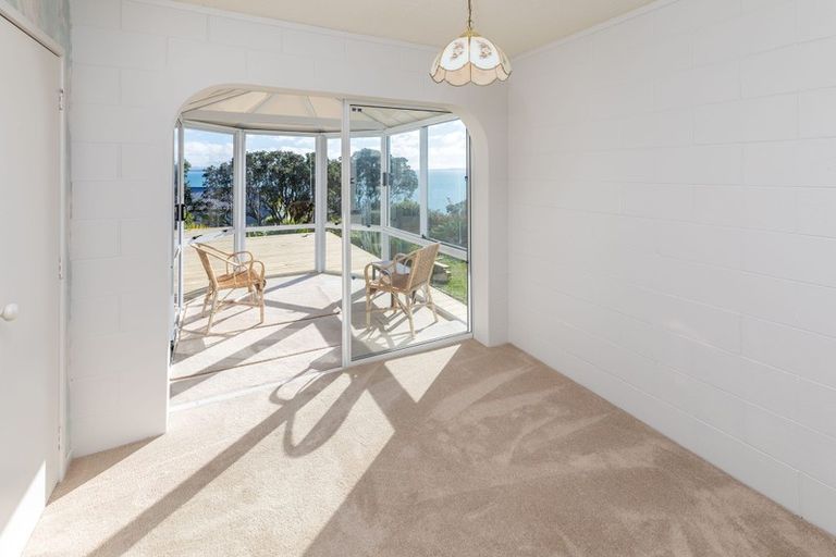 Photo of property in 1420 Whangaparaoa Road, Army Bay, Whangaparaoa, 0930