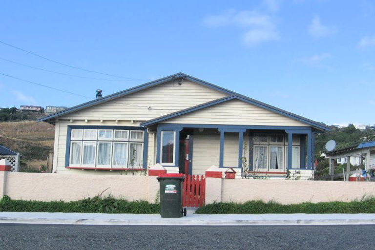 Photo of property in 12 Retter Street, Paparangi, Wellington, 6037
