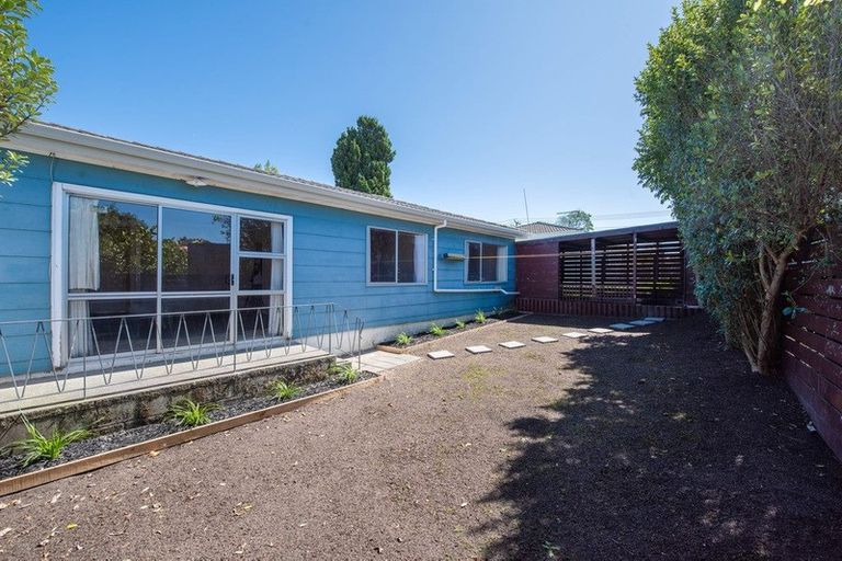 Photo of property in 2/116 Seabrook Avenue, New Lynn, Auckland, 0600