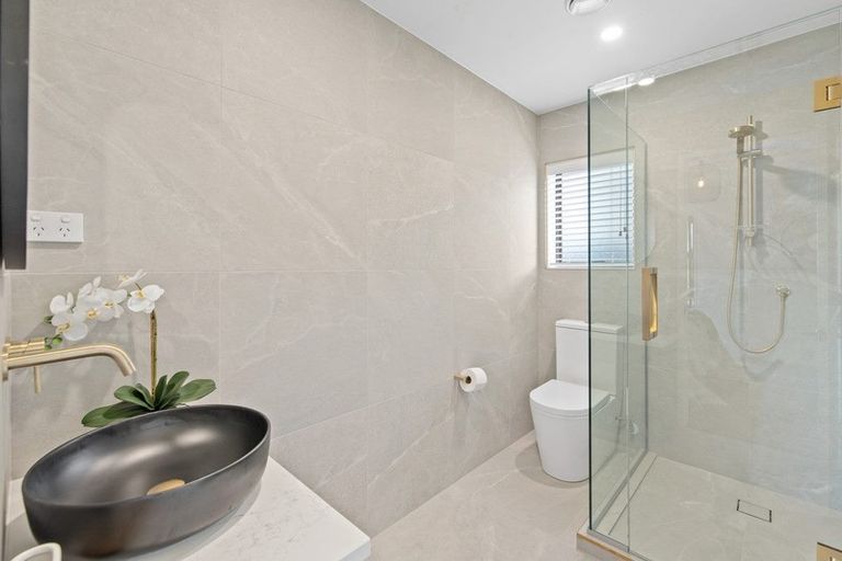 Photo of property in 1/149 West Harbour Drive, West Harbour, Auckland, 0618