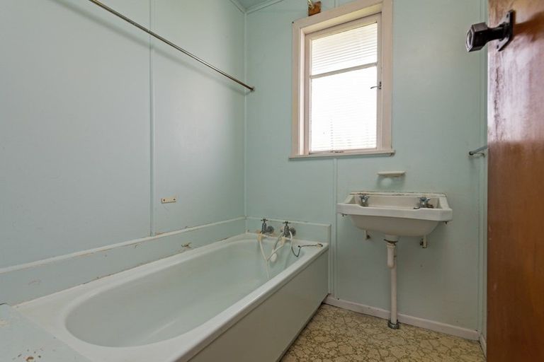 Photo of property in 646 Featherston Street, Roslyn, Palmerston North, 4414