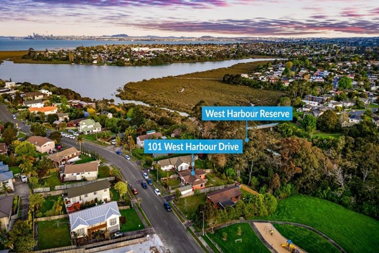 Photo of property in 101 West Harbour Drive, West Harbour, Auckland, 0618