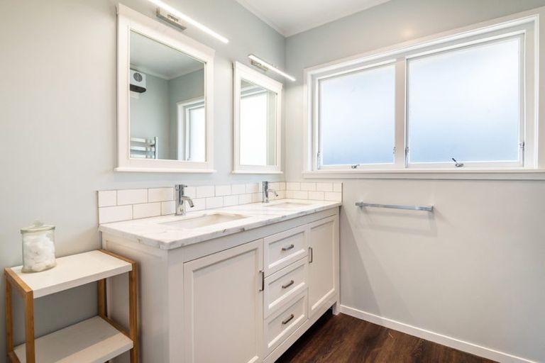 Photo of property in 80 Glencoe Road, Browns Bay, Auckland, 0630