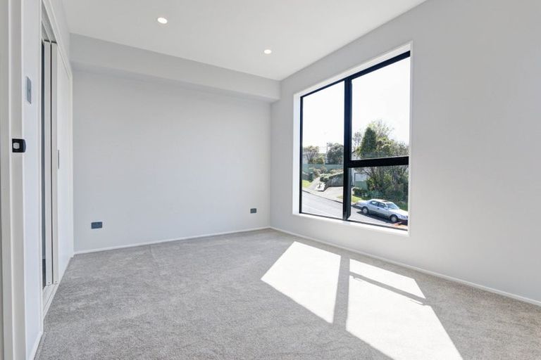 Photo of property in 6b Athena Drive, Totara Vale, Auckland, 0629