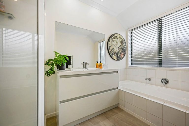 Photo of property in 3 Palm Grove Drive, Western Heights, Hamilton, 3200