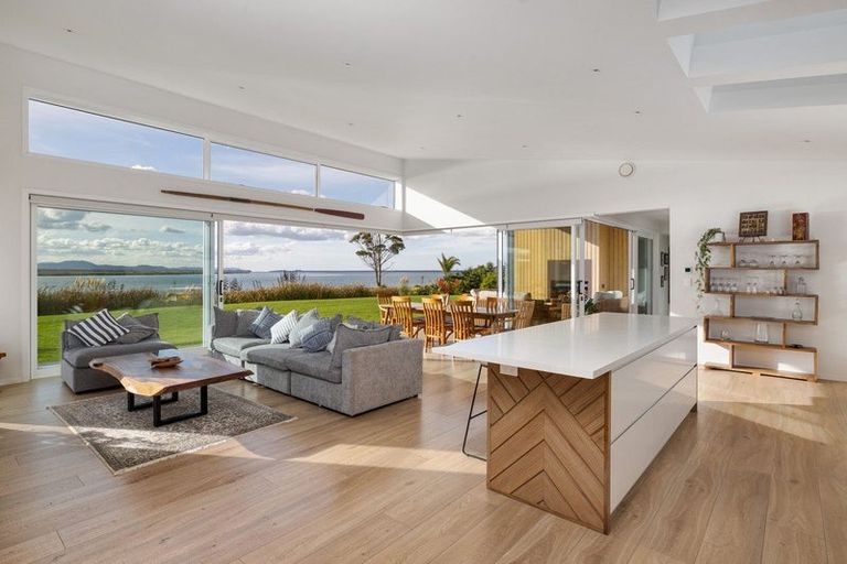 Photo of property in 37 Pahoia Beach Road, Whakamarama, Tauranga, 3172