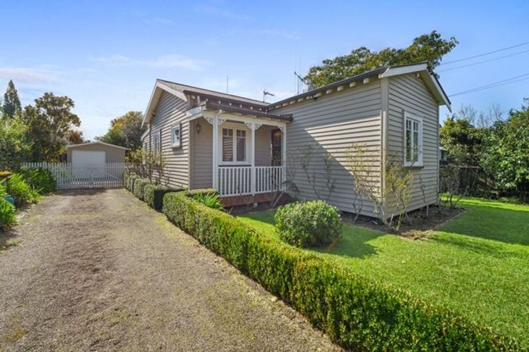 Photo of property in 27 Oxford Street, Fairfield, Hamilton, 3214