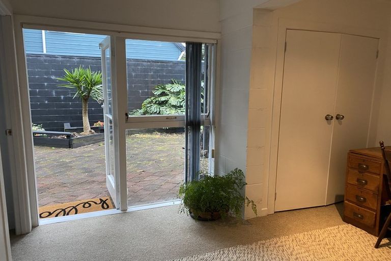 Photo of property in 1/19 Pemberton Avenue, Bayview, Auckland, 0629