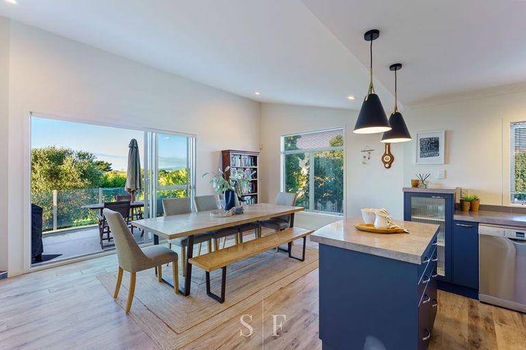 Photo of property in 155 Field Way, Waikanae Beach, Waikanae, 5036