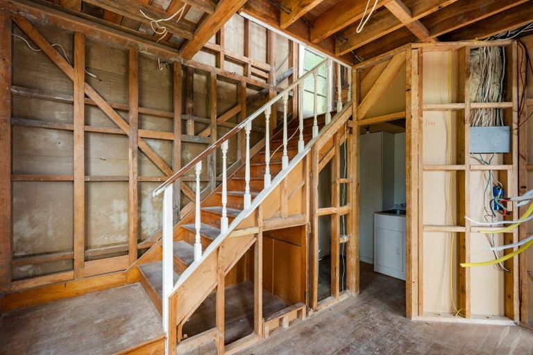 Photo of property in 3 Onslow Road, Bluff Hill, Napier, 4110