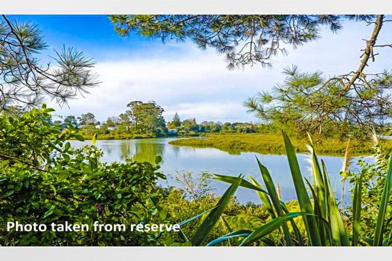 Photo of property in 43 Beaubank Road, Kelston, Auckland, 0602