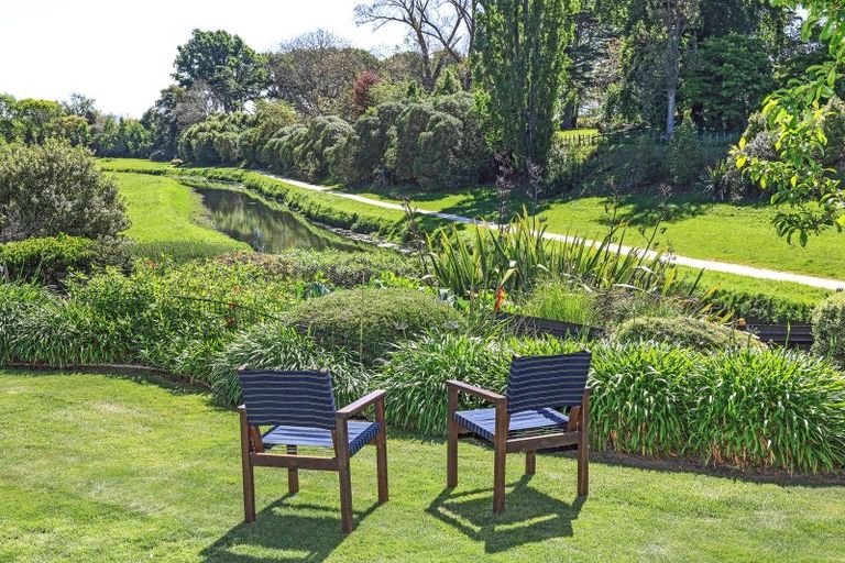 Photo of property in 14 Raven Grove, Havelock North, 4130