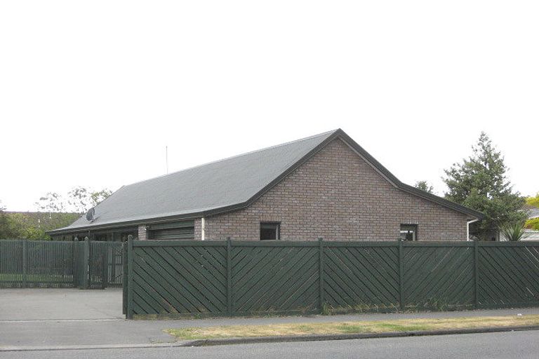 Photo of property in 100 Queenspark Drive, Parklands, Christchurch, 8083