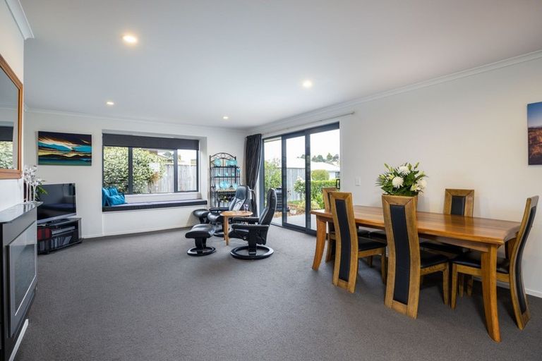 Photo of property in 25 Te Arakete Place, Hurworth, New Plymouth, 4310