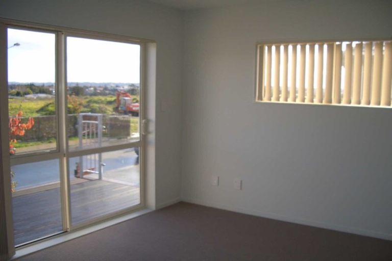 Photo of property in 13 Bordeaux Parade, Te Atatu South, Auckland, 0610