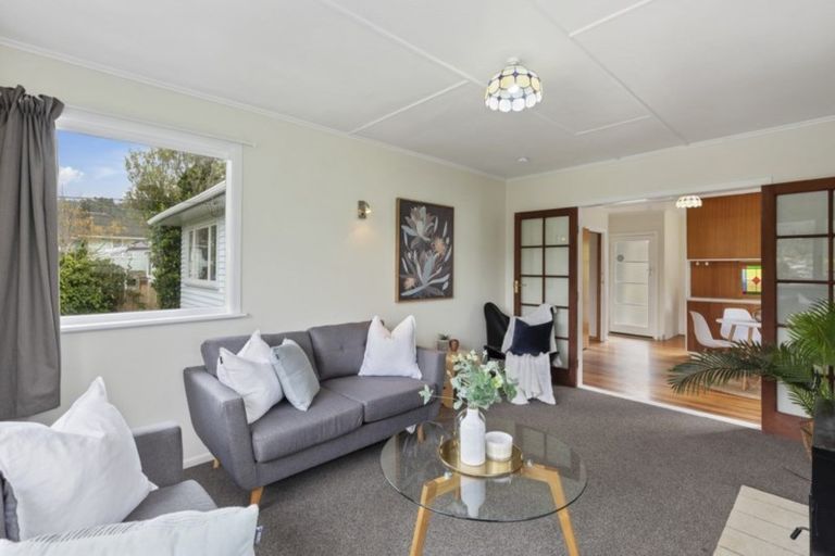 Photo of property in 25 Bird Grove, Stokes Valley, Lower Hutt, 5019