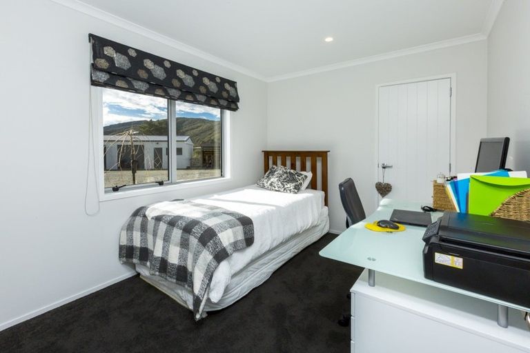 Photo of property in 33a Kenneth Gillies Way, Birchville, Upper Hutt, 5372