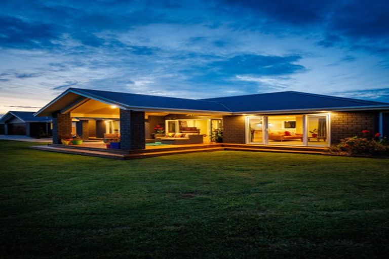 Photo of property in 21 Loveston Lane, Kelvin Grove, Palmerston North, 4470