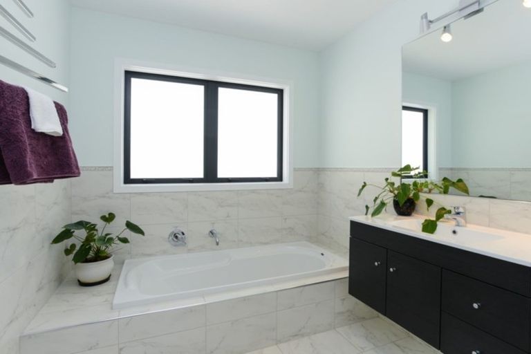 Photo of property in 75 Hetley Crescent, Taradale, Napier, 4112