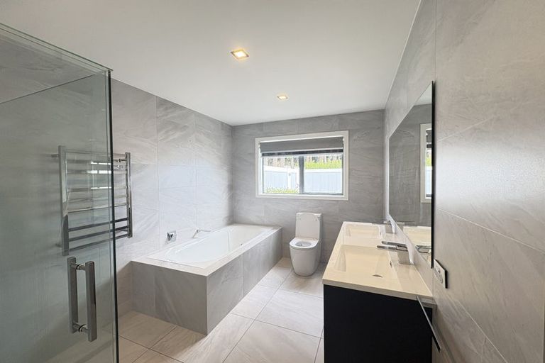 Photo of property in 154 Boord Crescent, Kumeu, 0891