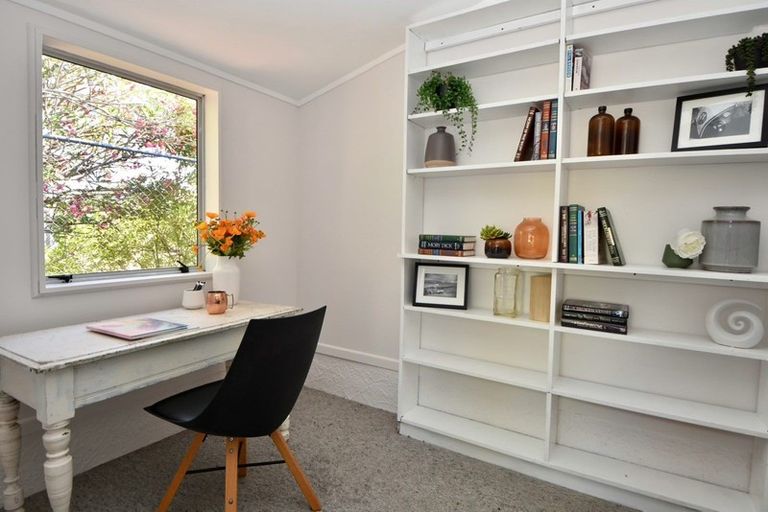 Photo of property in 3 Chisholm Place, Carterton, 5713