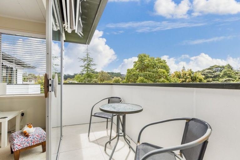 Photo of property in 25 Spinella Drive, Bayview, Auckland, 0629