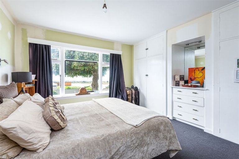 Photo of property in 61 Moncks Spur Road, Redcliffs, Christchurch, 8081