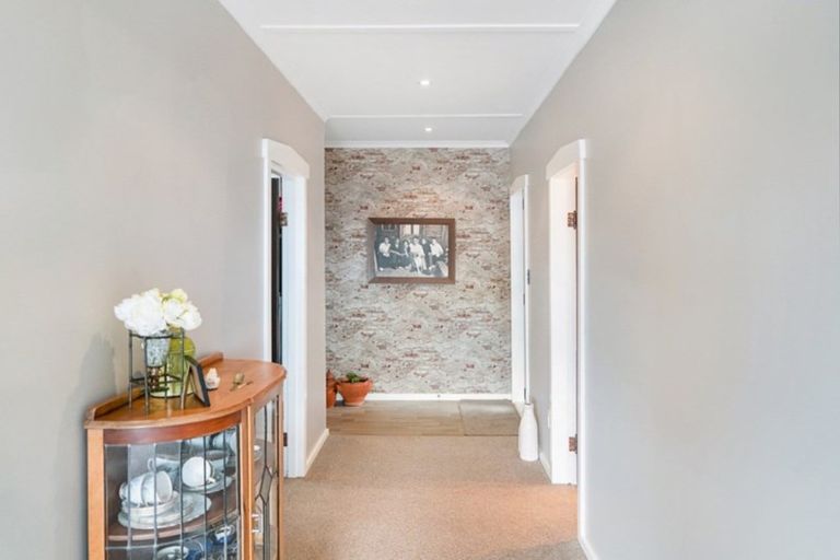 Photo of property in 7 Burns Street, Westown, New Plymouth, 4310