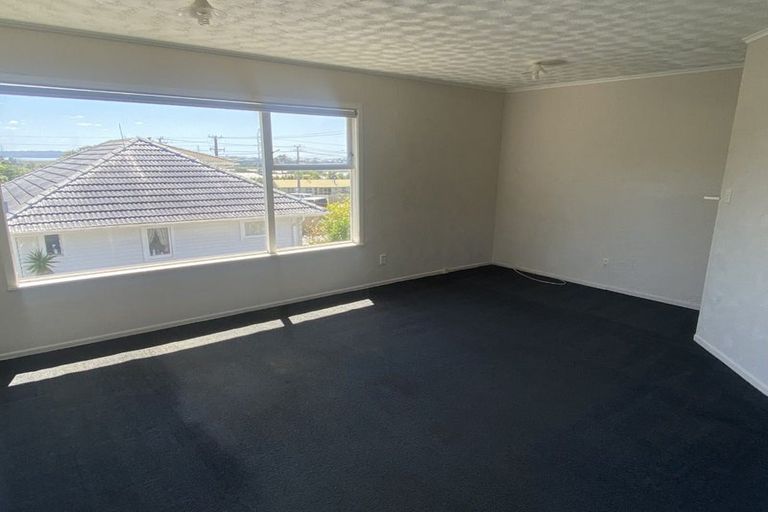 Photo of property in 98 Tirimoana Road, Te Atatu South, Auckland, 0602