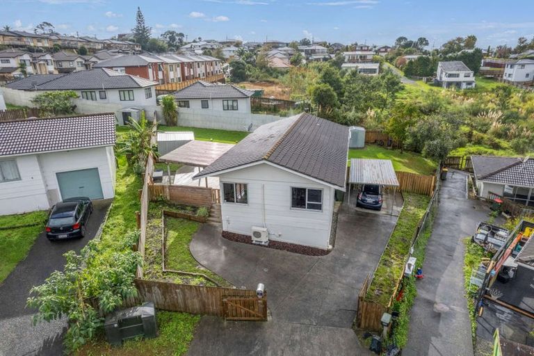 Photo of property in 6 Fernhaven Place, Massey, Auckland, 0614