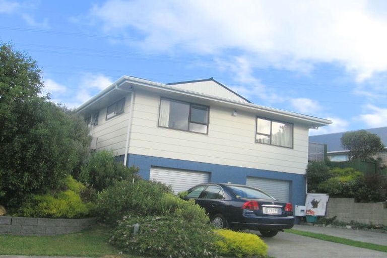 Photo of property in 15 Kekeno Grove, Tirohanga, Lower Hutt, 5010