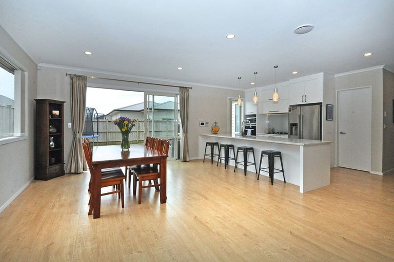 Photo of property in 11 Paso Fino Crescent, Karaka, Papakura, 2113