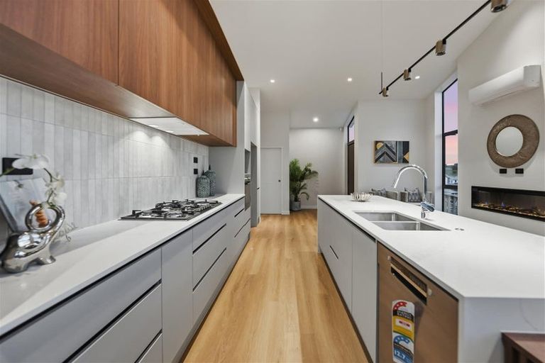 Photo of property in 10 Whale Bay Rise, Gulf Harbour, 0930