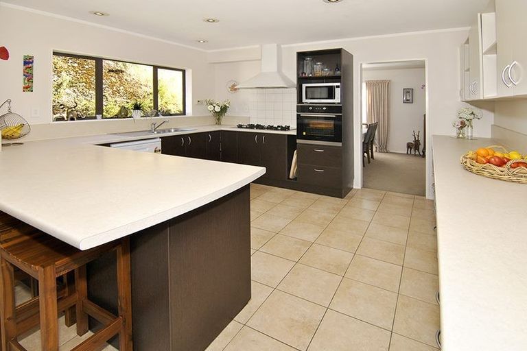 Photo of property in 15 Otamarau Grove, Maungaraki, Lower Hutt, 5010