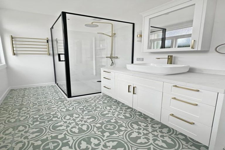 Photo of property in 125 Vauxhall Road, Narrow Neck, Auckland, 0624