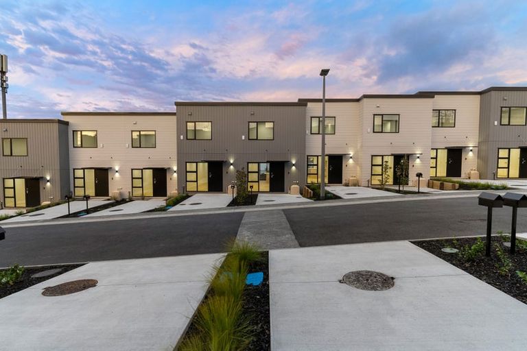 Photo of property in 27 Awhi Lane, Massey, 0614