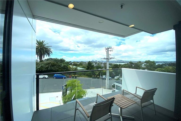 Photo of property in 102/19 Rawene Road, Birkenhead, Auckland, 0626